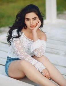 VIP companion girl in Maham – discreet service